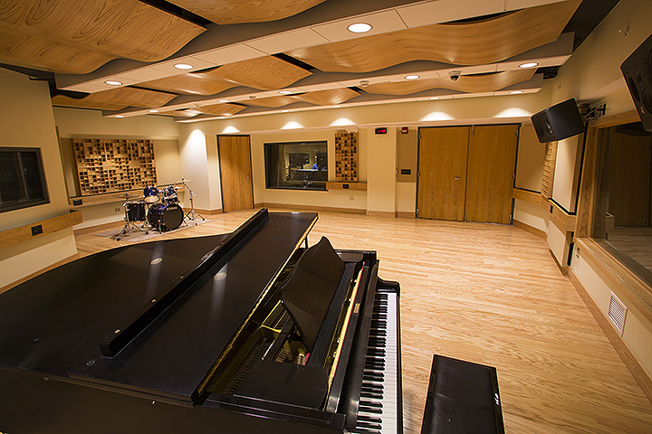 Live tracking room connecting the SSL Duality SE and API Vision Control rooms