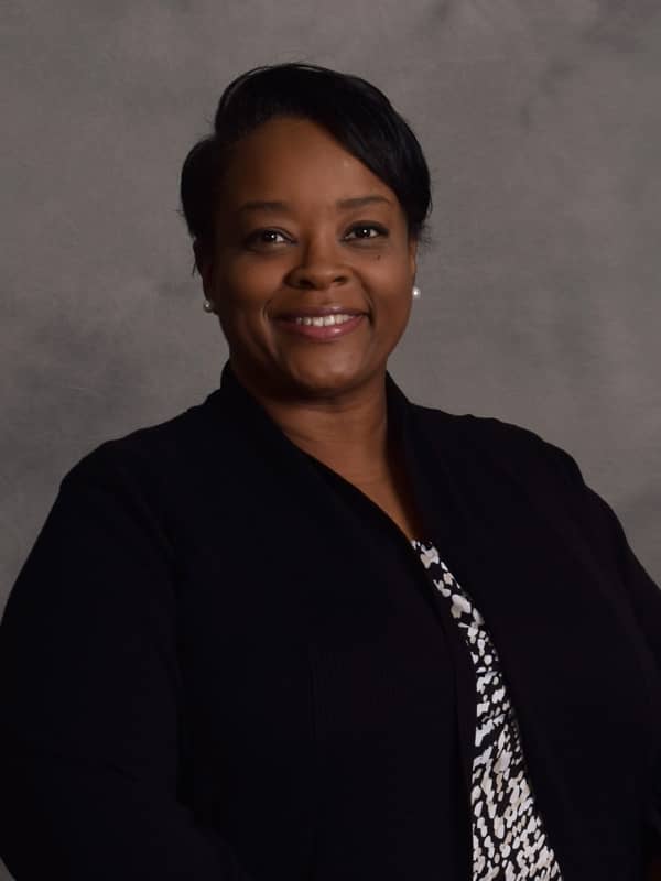 Photo of Lisa Thomas